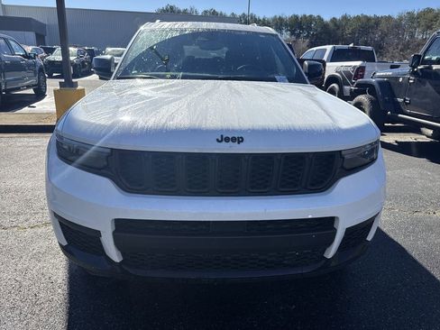 Used 2024 Jeep Grand Cherokee L Altitude image 2