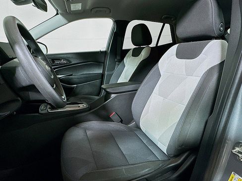Used 2024 Chevrolet Trax LS w/ LS Convenience Package FWD image 11