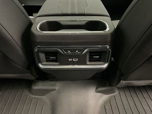 Used 2025 Chevrolet Silverado 1500 High Country w/ Technology Package AWD/4WD image 37
