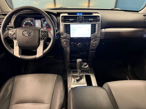 Used 2020 Toyota 4Runner SR5 Premium w/ Moonroof Package AWD/4WD image 9