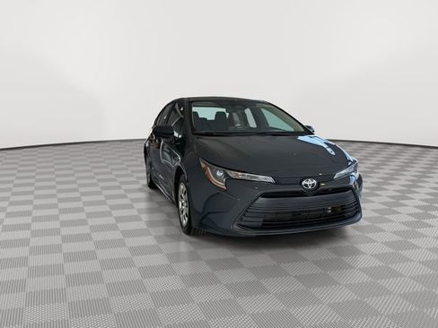 Used 2023 Toyota Corolla LE image 3