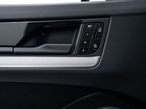 Certified 2026 Porsche Cayenne Coupe AWD/4WD image 18