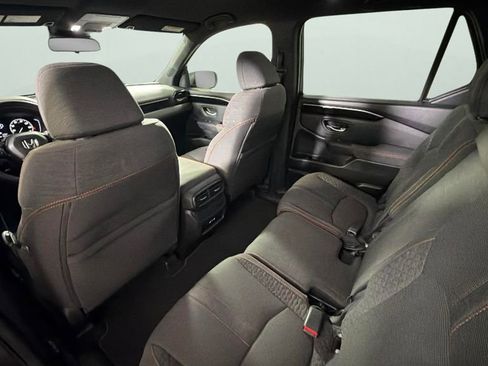 Used 2025 Honda Pilot Sport image 24