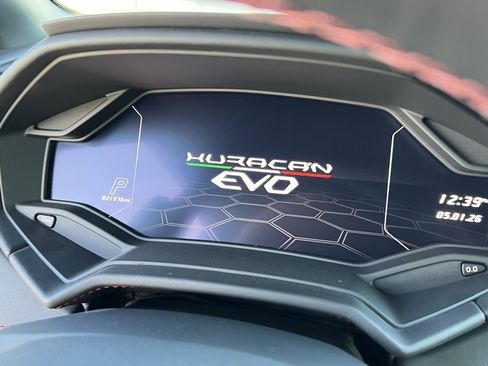 Used 2020 Lamborghini Huracan EVO image 21