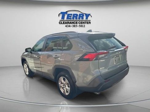 Used 2020 Toyota RAV4 XLE w/ Convenience Package FWD image 4