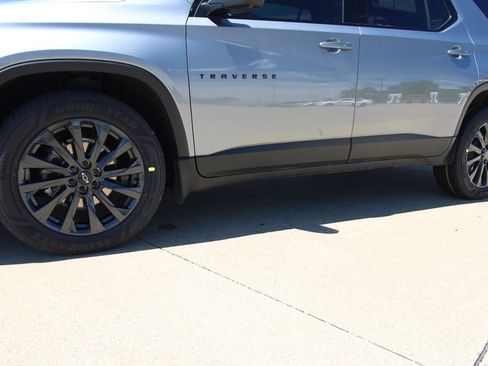 Used 2023 Chevrolet Traverse RS AWD/4WD image 11