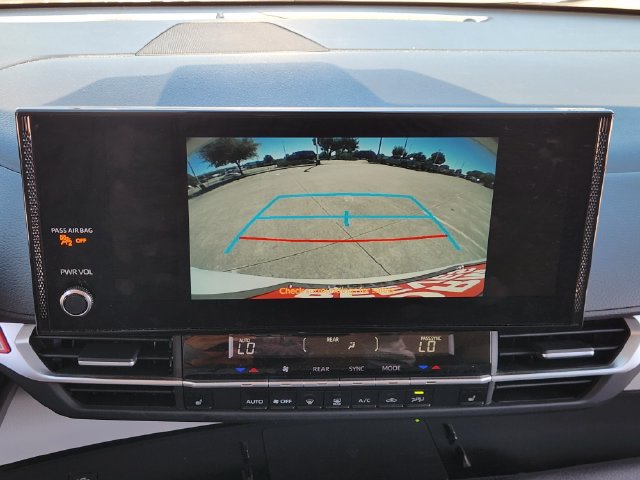 Used 2026 Toyota Sienna XLE FWD image 13