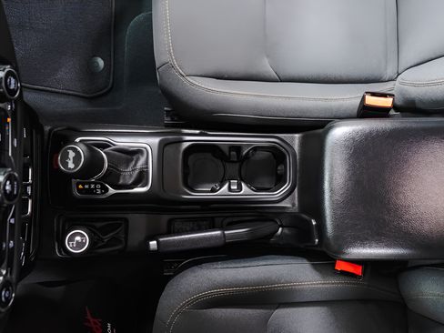 Used 2024 Jeep Wrangler Unlimited Sport AWD/4WD image 17