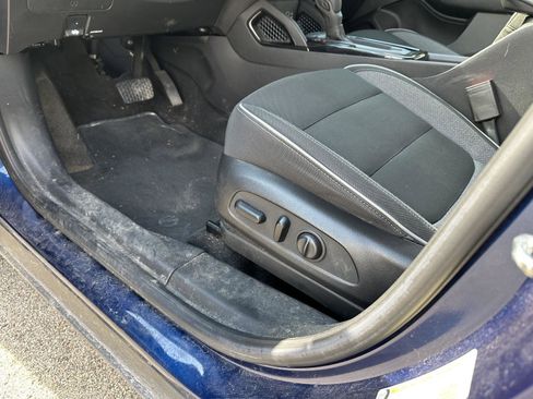 Used 2022 Chevrolet TrailBlazer LT AWD/4WD image 19