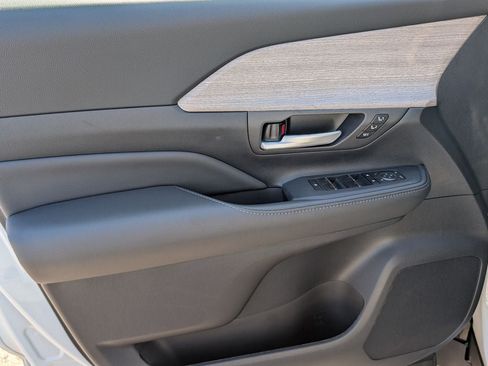 Certified 2026 Toyota Grand Highlander AWD Hybrid image 9