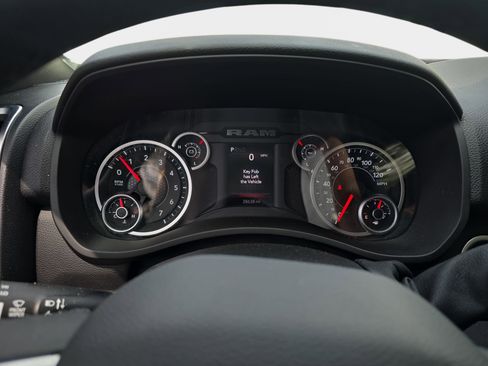 Used 2025 RAM 2500 Big Horn AWD/4WD image 17