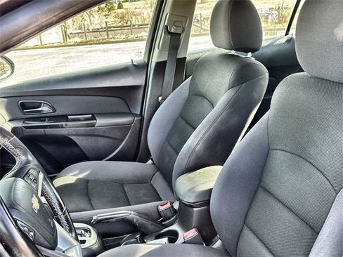 Used 2014 Chevrolet Cruze LT w/ Technology Package image 11