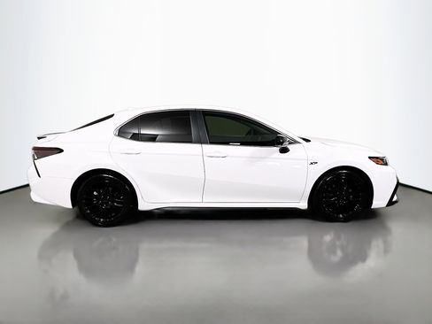 Used 2024 Toyota Camry SE FWD image 3