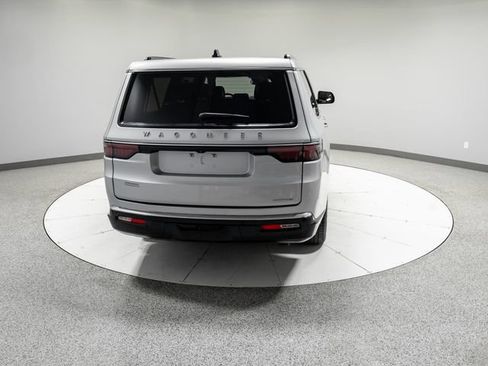 Used 2024 Jeep Wagoneer L Series II w/ Flexible Seating Group AWD/4WD image 32