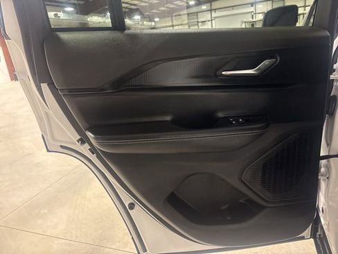 Used 2025 Jeep Grand Cherokee Laredo X w/ Luxury Tech Group I image 13