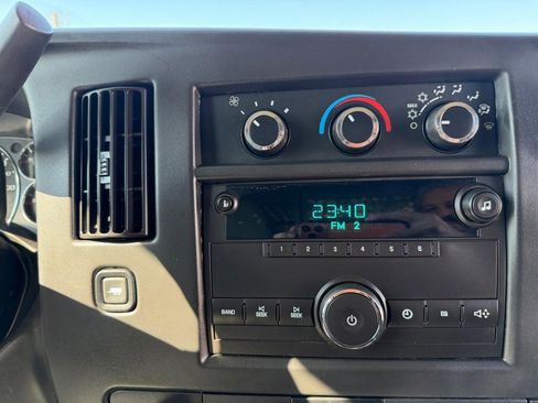 Used 2014 GMC Savana 3500 image 31