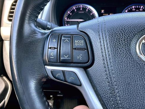 Used 2017 Toyota Highlander XLE w/ Protection Package #3 AWD/4WD image 30