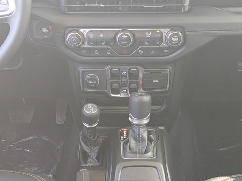 New 2026 Jeep Wrangler Unlimited Sahara AWD/4WD image 18
