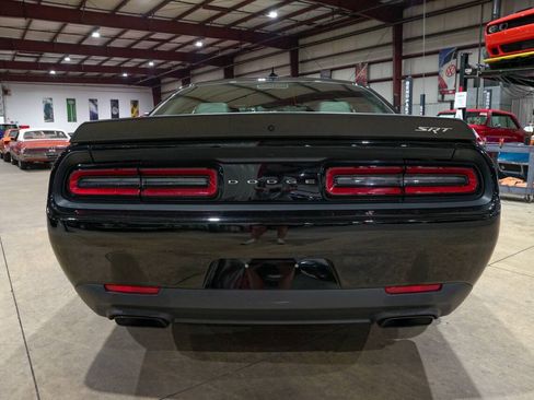 Used 2016 Dodge Challenger SRT Hellcat RWD image 7