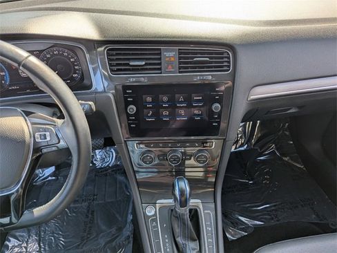 Used 2017 Volkswagen e-Golf SEL Premium w/ Driver Assistance Package image 17