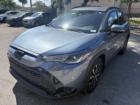 Used 2024 Toyota Corolla Cross SE image 3