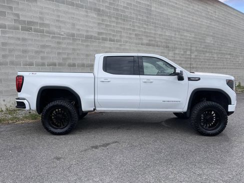 Used 2024 GMC Sierra 1500 SLE w/ X31 Off-Road Package AWD/4WD image 18