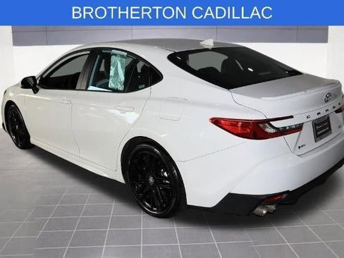 Used 2025 Toyota Camry SE image 3