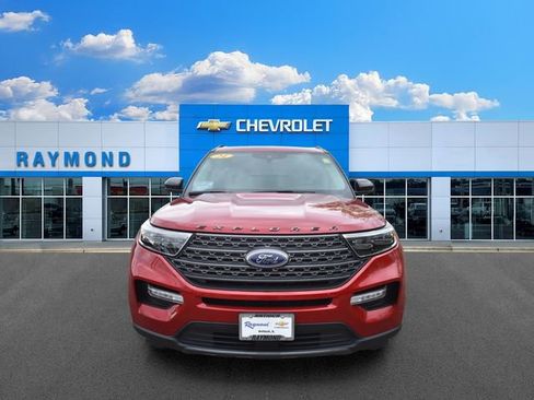 Used 2024 Ford Explorer XLT w/ Equipment Group 202A AWD/4WD image 8