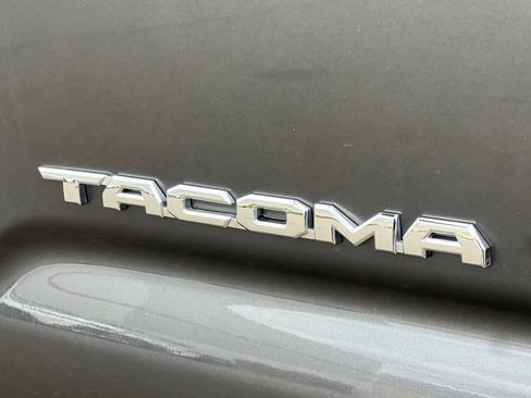 Certified 2022 Toyota Tacoma TRD Off-Road image 28