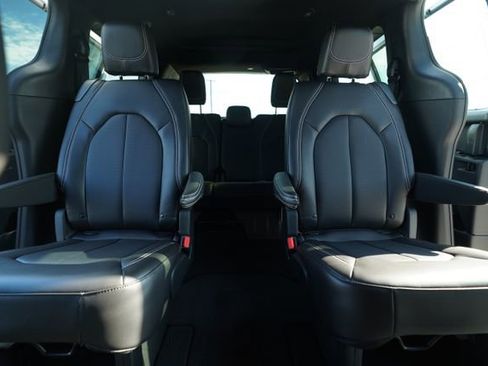 New 2026 Chrysler Pacifica Select image 34
