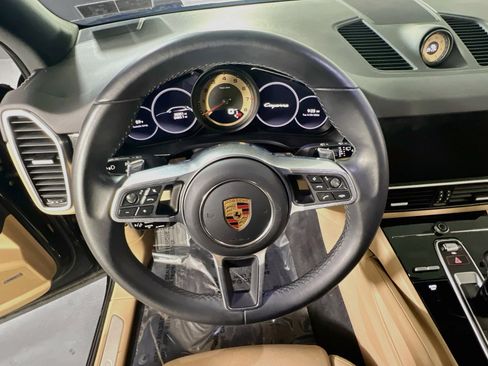 Used 2023 Porsche Cayenne AWD/4WD image 11
