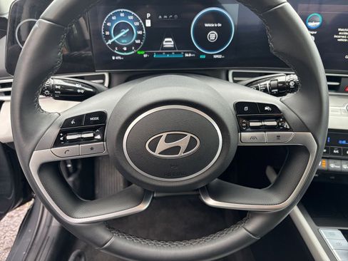 Used 2025 Hyundai Elantra Limited FWD image 29