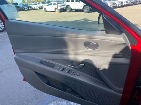 Used 2025 Hyundai Elantra SEL image 20