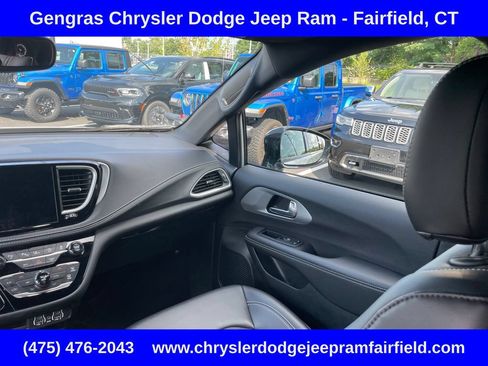 Certified 2024 Chrysler Pacifica Touring-L w/ S Appearance Package AWD/4WD image 70