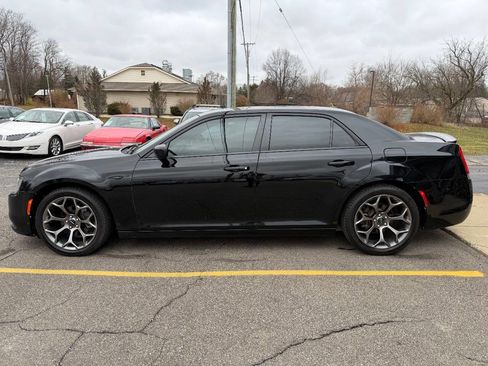 Used 2016 Chrysler 300 S image 6
