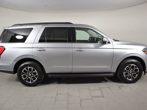 Used 2024 Ford Expedition XLT image 4