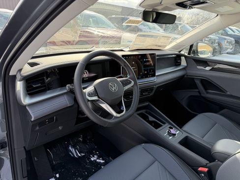 New 2026 Volkswagen Tiguan SE image 9