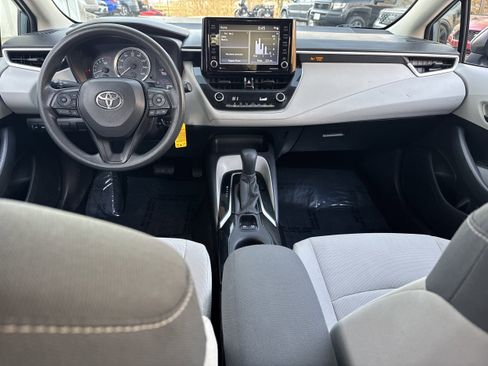 Used 2022 Toyota Corolla LE image 11