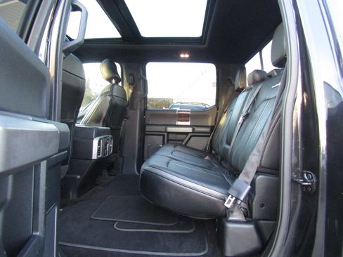 Used 2015 Ford F150 Platinum w/ Equipment Group 701A Luxury image 15