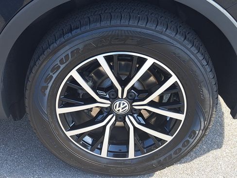 Certified 2021 Volkswagen Tiguan SE image 30
