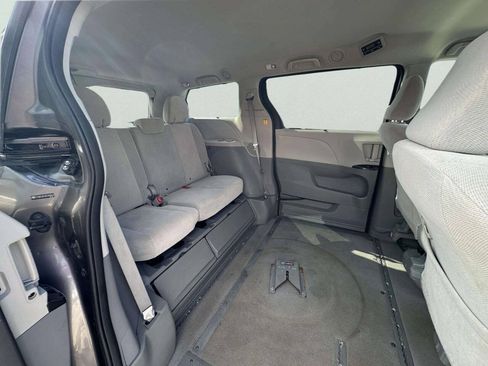 Used 2013 Toyota Sienna LE FWD image 19