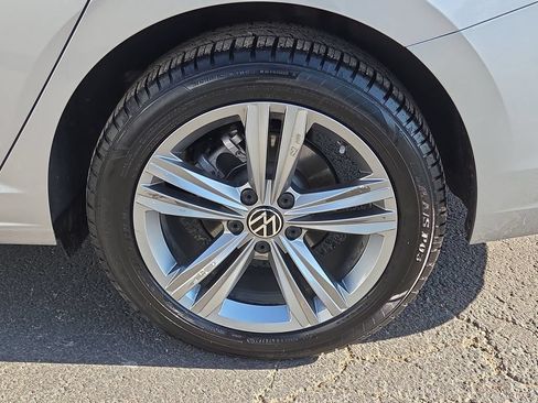 Used 2024 Volkswagen Jetta SE FWD image 11