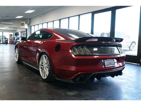 Used 2016 Ford Mustang Coupe RWD image 5