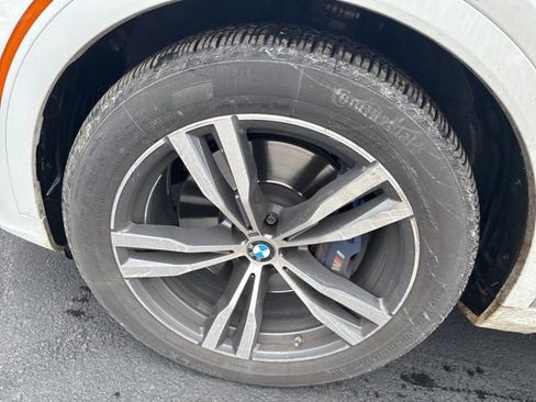 Used 2021 BMW X7 M50i image 5