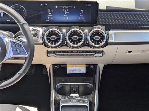 New 2025 Mercedes-Benz GLB 250 GLB 250 image 11