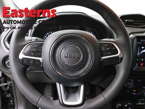 Used 2023 Jeep Renegade Latitude AWD/4WD image 10