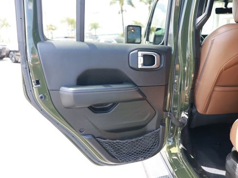 Used 2022 Jeep Wrangler Unlimited Sahara AWD/4WD image 39
