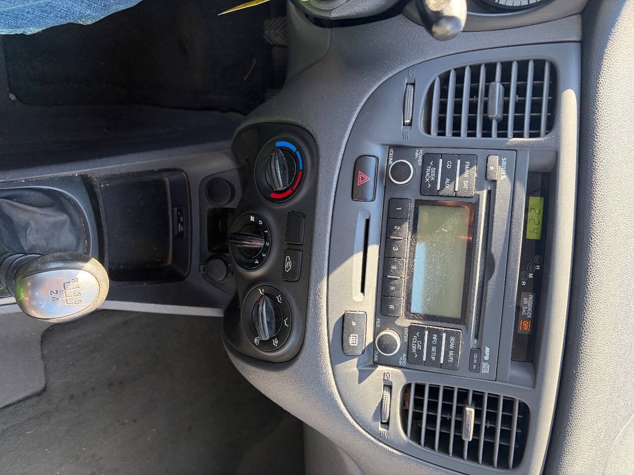 Used 2009 Kia Rio Sedan FWD image 15