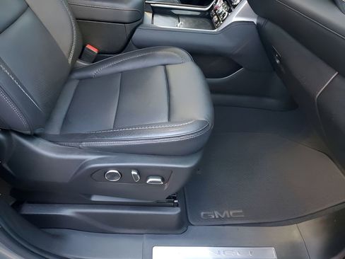 Used 2023 GMC Yukon Denali image 16