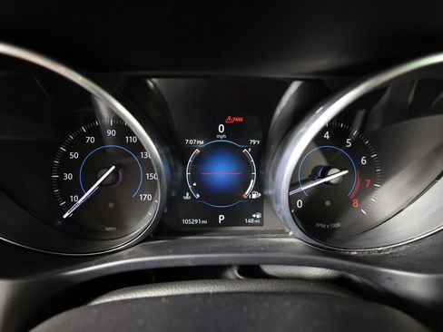 Used 2017 Jaguar F-PACE Premium image 32